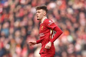 利物浦新星布拉德利表现出色，获BBC盛赞；阿诺德则因主场球迷的嘲讽成为焦点。