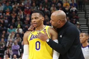 哈姆指出，威少在湖人队的处境十分艰难，而球队为得到他也付出了巨大的代价。