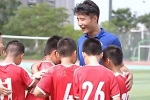 苏超金靴高驰在昆明理工大学就读，学业与足球两不误。