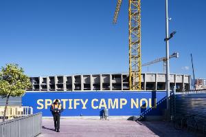 工程负责人表示，球队目标是在11月22日重返诺坎普参赛，此前进行的赛前场地彩排视察进展顺利。