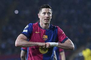 莱万冬窗或将转投米兰，罗马诺：我敢保证，他那时不会离开巴萨。