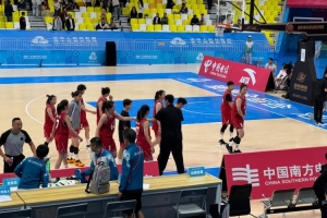 全运女篮成年组首日：北京险胜新疆 四川广东江苏辽宁轻松取胜