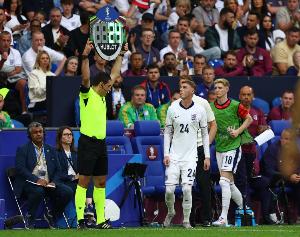 《太阳报》聚焦英格兰队大名单：帕尔默因伤落选，亨德森入选引发争议