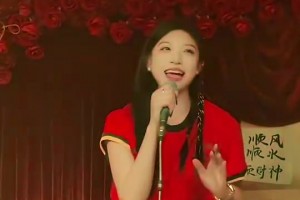 女足这么漂亮？露肚脐露大腿的牛仔裤现在都是标配了呀~